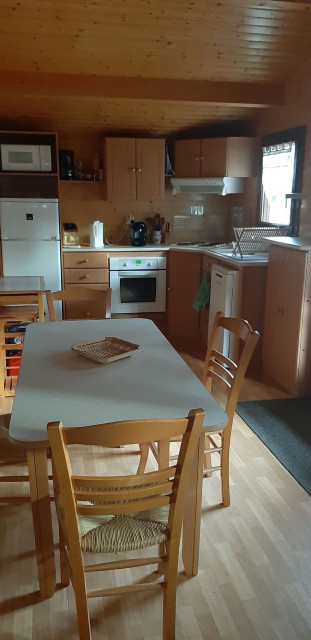 Intérieur cuisine Le Chalet des Cimes 40 Chamrousse - © DR Chamrousse réservation location chalet 3 pièces, 6 personnes 40m² Le Chalet des cimes 40 station ski montagne grenoble isère alpes France