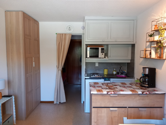 Intérieur cuisine studio cabine 4 Vernon 1020 Chamrousse