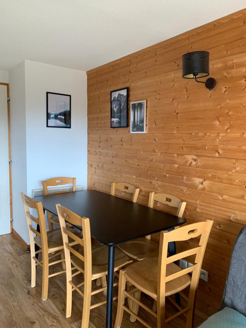 Intérieur salle à manger appartement Silenes A12 Chamrousse Intérieur salle à manger appartement Silenes A12 Chamrousse