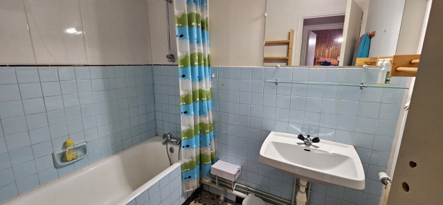 Intérieur salle de bain 2P8 Motel 19 Chamrousse