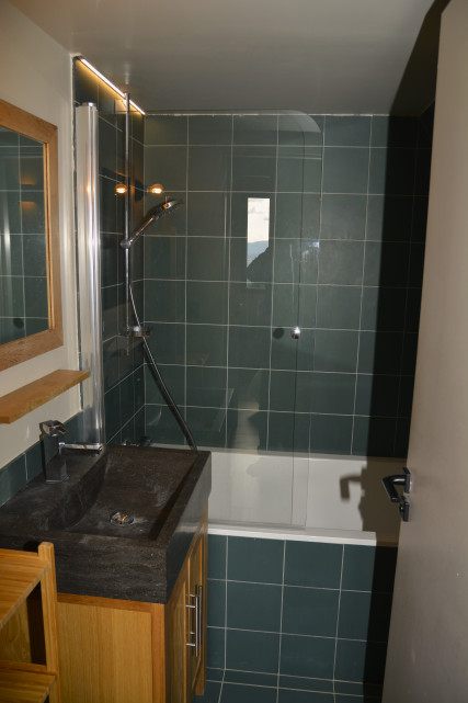 Intérieur salle de bain baignoire chalet cocooning Chamrousse Intérieur salle de bain baignoire chalet cocooning Chamrousse