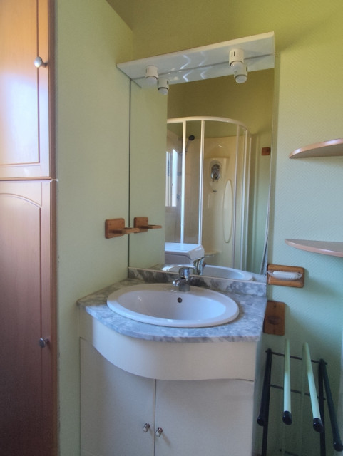 Intérieur salle de bain chalet des cimes n°12 Chamrousse Intérieur salle de bain chalet des cimes n°12 Chamrousse