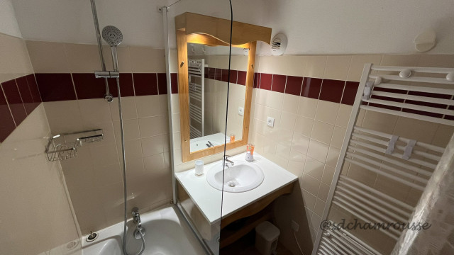 Chamrousse reservation rental apartment 2 rooms cabin 6 people studio 41m² villages du bachat ski resort mountain grenoble isère alps France