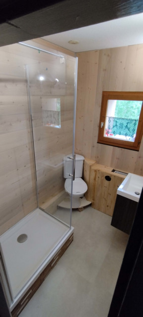 Intérieur salle de bain l'Etape de Fanfoué Chamrousse