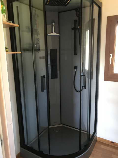 Intérieur salle de bain Le Chalet des Cimes 20 Chamrousse