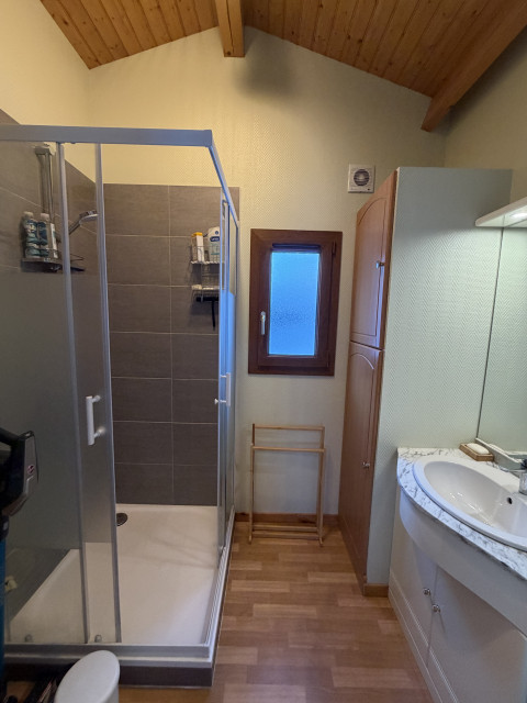 Intérieur salle de bain Le Chalet des Cimes 39 Chamrousse