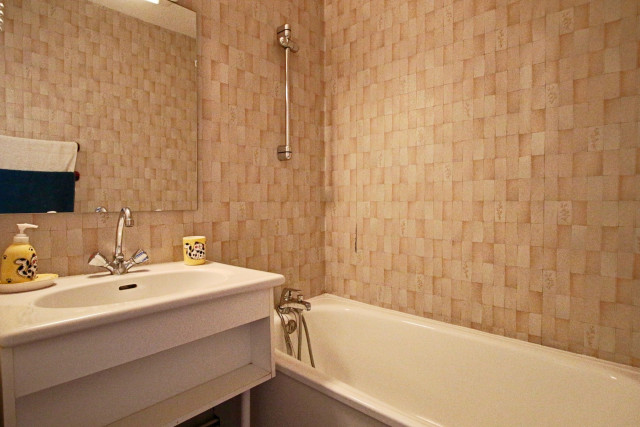 Intérieur salle de bain Les Marmottes 214 Chamrousse