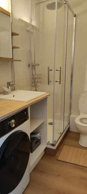 Intérieur salle de bain studio cabine 4 Eterlou 508 Chamrousse