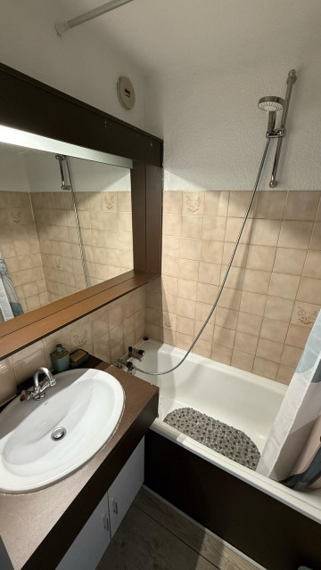 Intérieur salle de bain studio Vernon 704 Chamrousse Intérieur salle de bain studio Vernon 704 Chamrousse