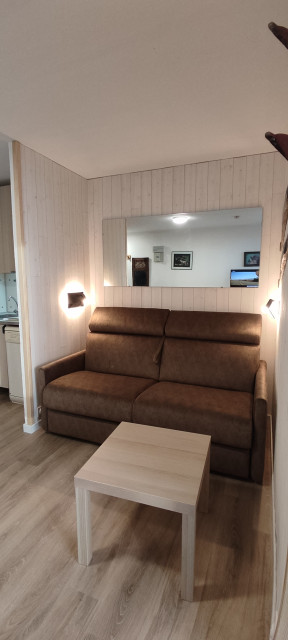 Intérieur salon canapé studio Edelweiss 602 Chamrousse