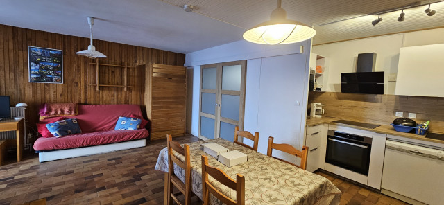 Intérieur salon cuisine 2P8 Motel 19 Chamrousse