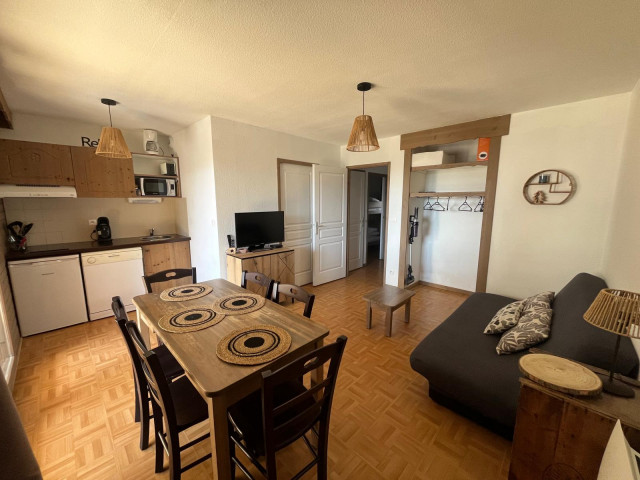 Intérieur salon-séjour l'Ecrin des neiges B12