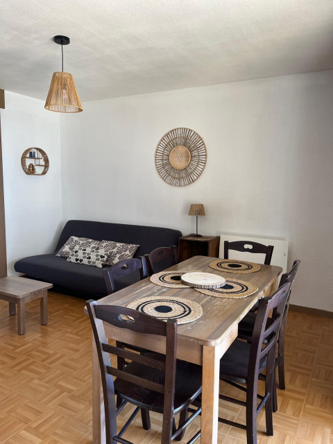 Intérieur salon-séjour l'Ecrin des neiges B12