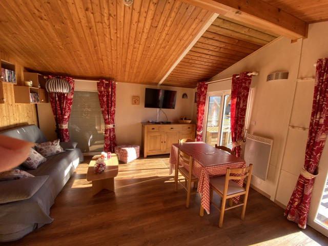 Intérieur salon séjour Le Chalet des Cimes 23 Chamrousse