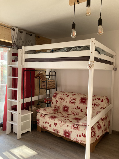 Intérieur salon séjour lits superposés Les vans 1 Chamrousse