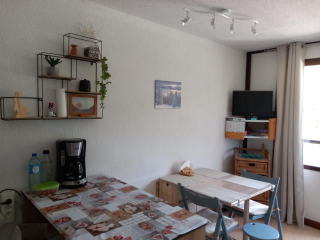 Intérieur salon séjour studio cabine 4 Vernon 1020 Chamrousse