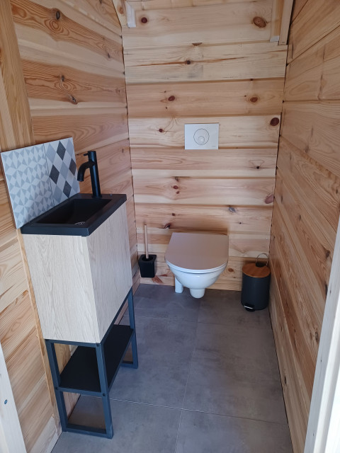 Intérieur toilette Le Chalet des Accacia Chamrousse