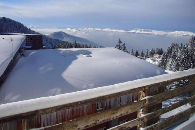 Intérieur vue balcon Les Gentianes RDC Chamrousse