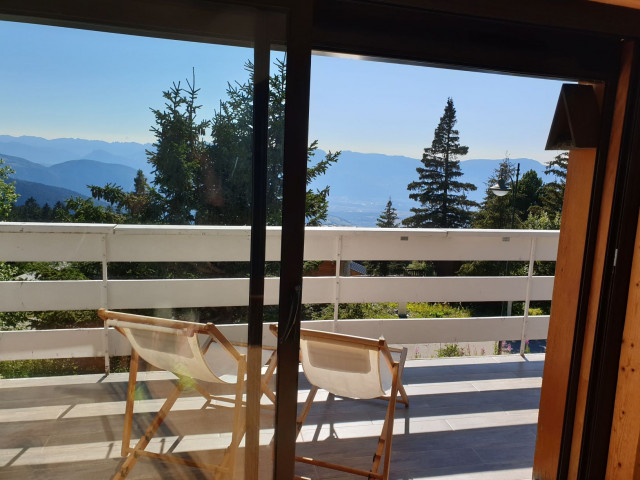 Intérieur vue du salon de séjour Le Chalet la Perchette Chamrousse