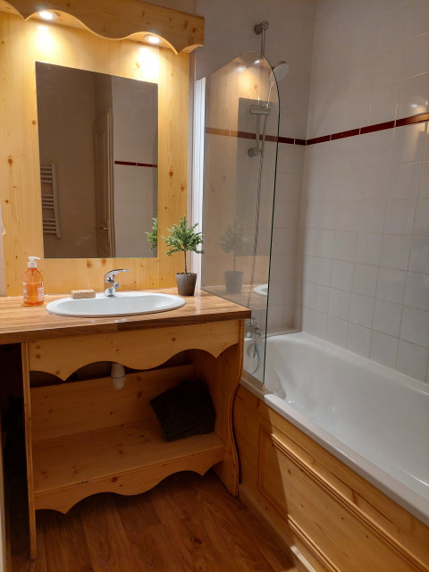 la-grive-7-salle-de-bains-baignoire-6208275