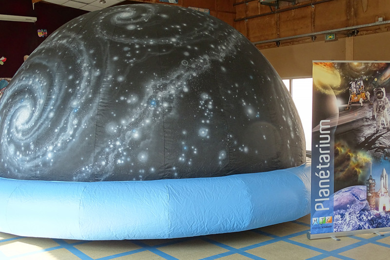 Indoor planetarium dome
