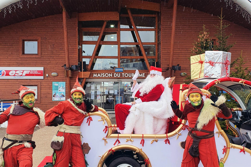 Santa and elf sleigh Chamrousse