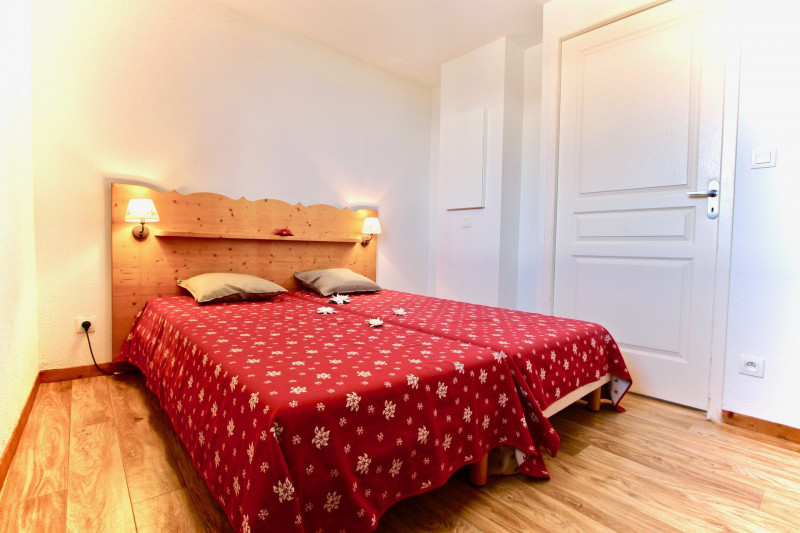 _lv_images__lot_0016190451_06_6004395