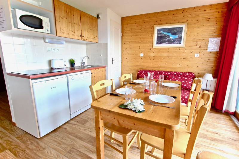 _lv_images__lot_0016190451_10_6004399