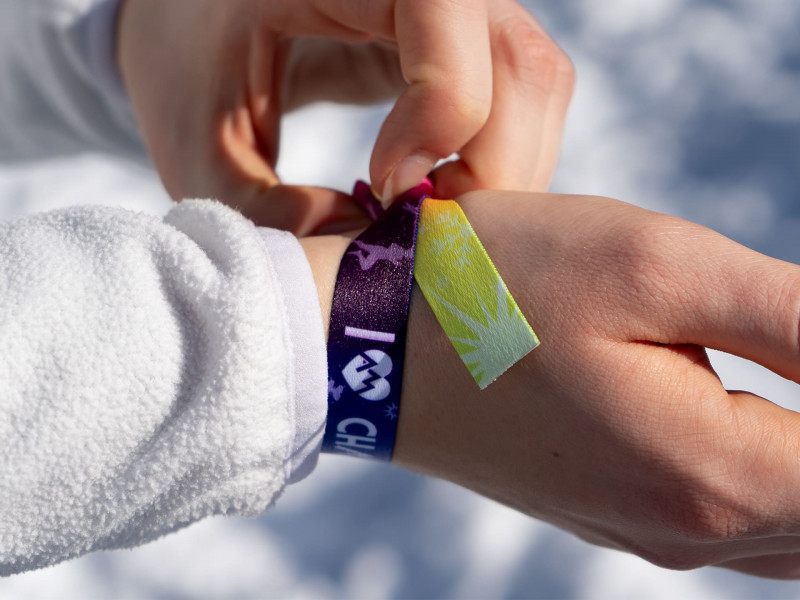 Chamrousse boutique souvenir cadeau bracelet amour chamrousse station montagne ski isère alpes france