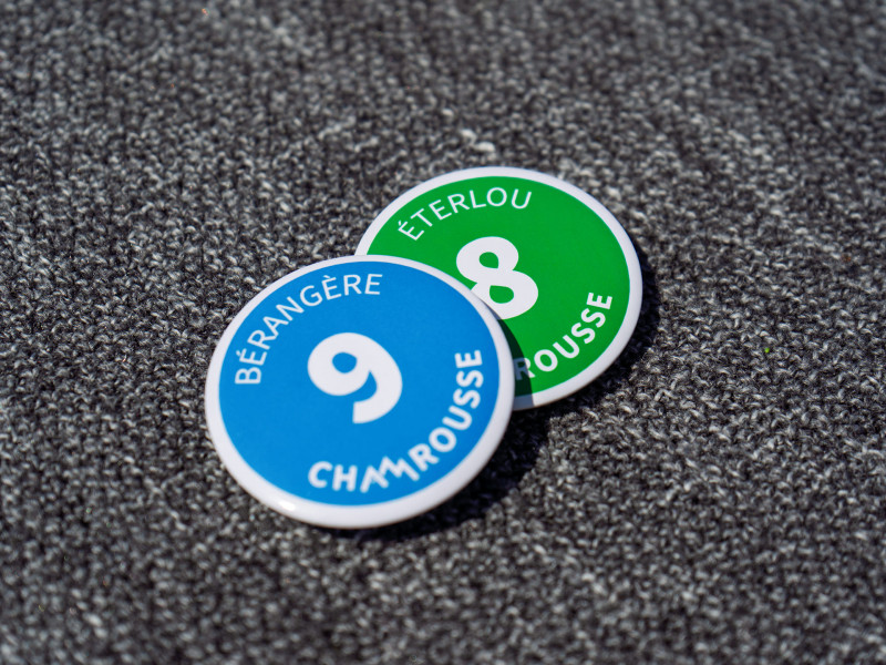Chamrousse boutique souvenir cadeau magnet panneau piste vert bleu rouge noir station montagne ski isère alpes france