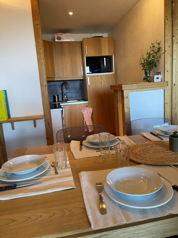 Intérieur salon séjour cuisine Les Vans Chamrousse