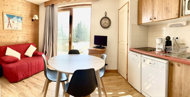 Chamrousse réservation location appartement 2 pièces 4 personnes 30m² Le Silène B13 station ski montagne grenoble isère alpes France